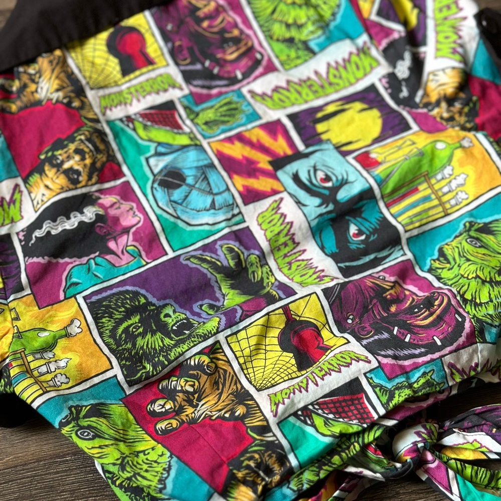 Universal Studios Monster Top - image 6